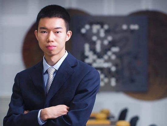 她双腿大开被绑在床调教ktv